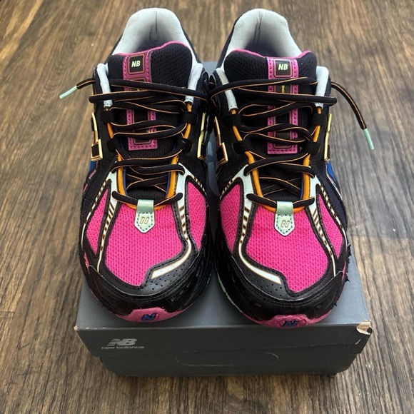 New Balance 1906r Neon Lights mens size 10 - Picture 2 of 5